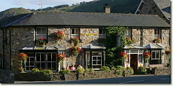picture of the front of the Tanronnen Inn